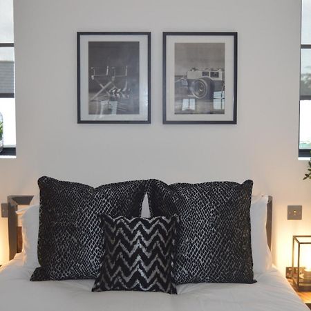 Booking Urban At Halstead Халстед Екстериор снимка