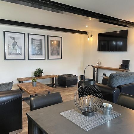 Booking Urban At Halstead Халстед Екстериор снимка