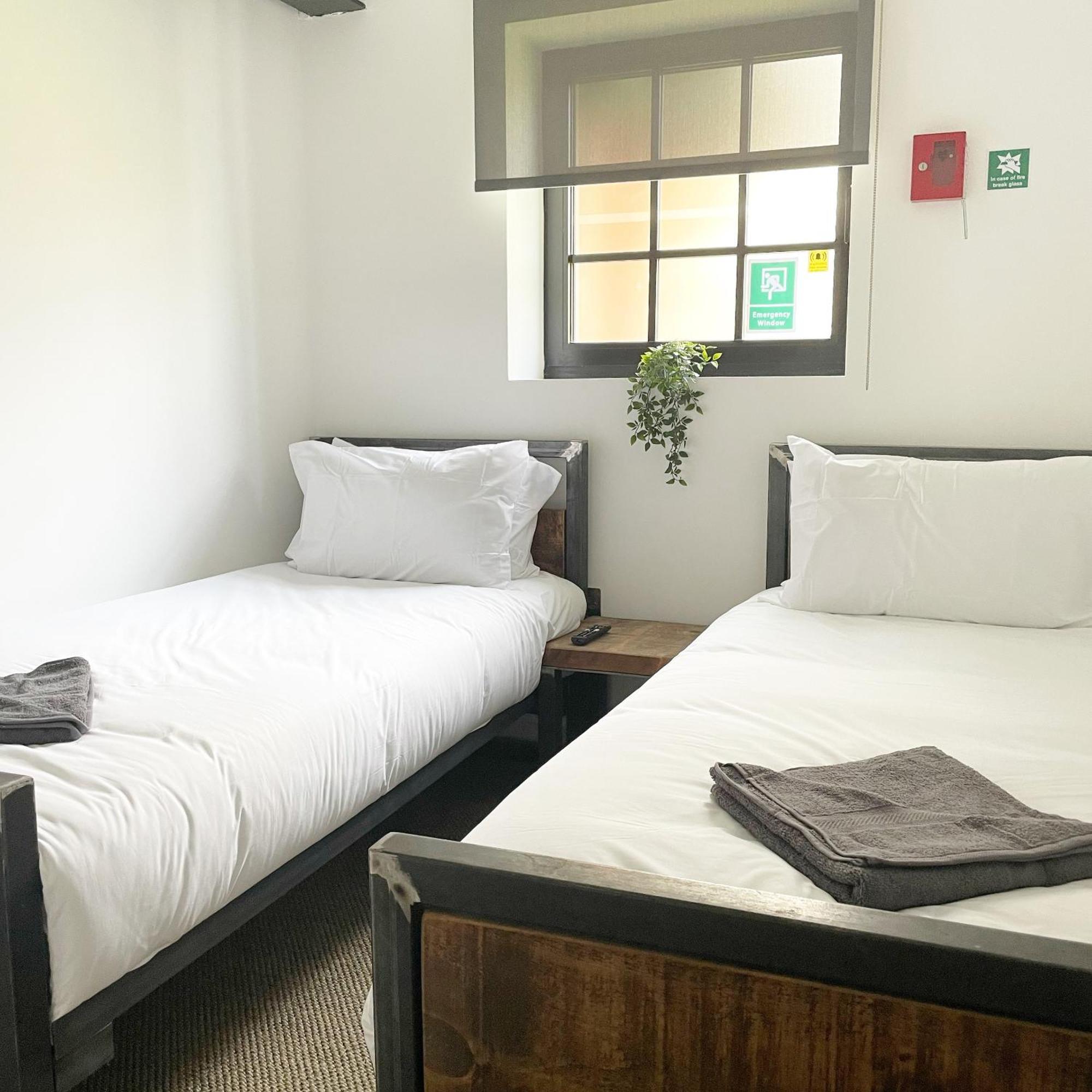Booking Urban At Halstead Халстед Екстериор снимка