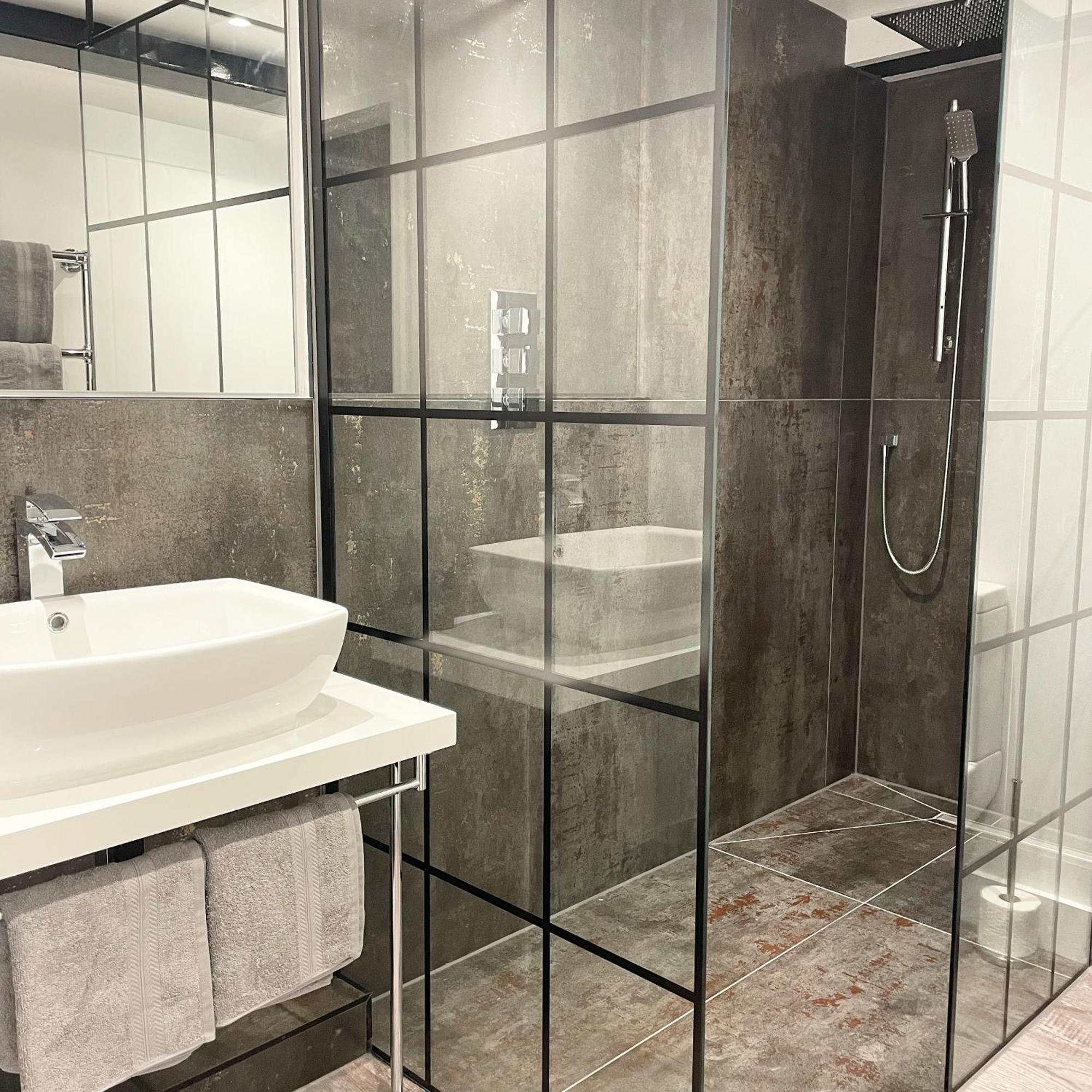 Booking Urban At Halstead Халстед Екстериор снимка