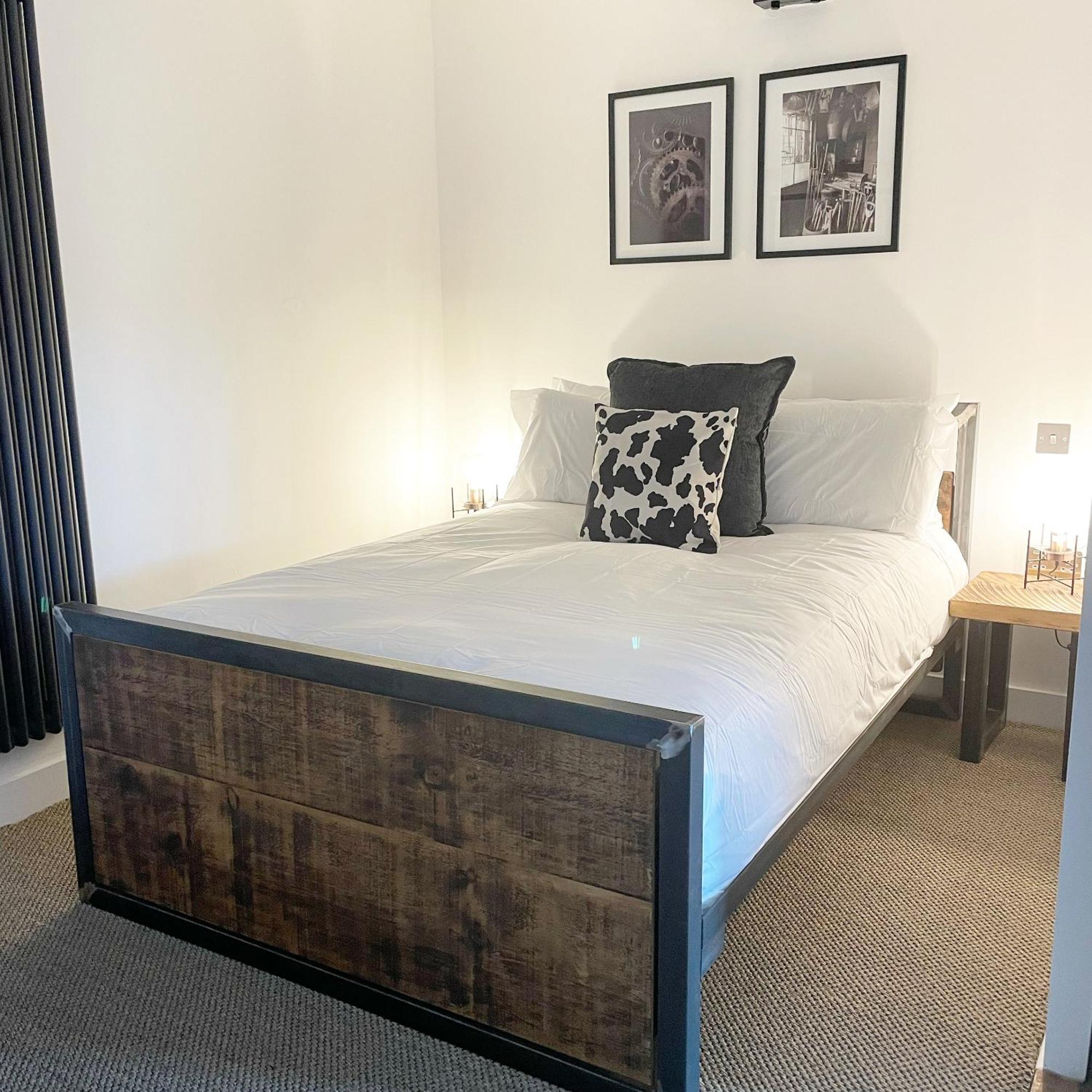 Booking Urban At Halstead Халстед Екстериор снимка